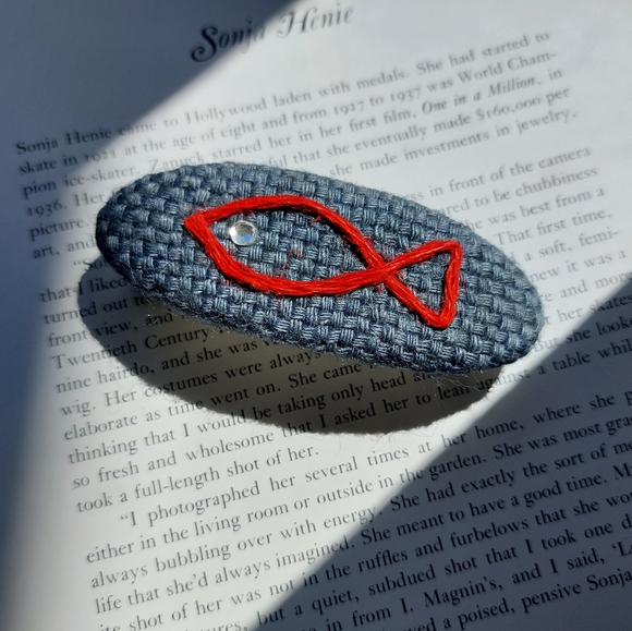 Vintage Barrette Bobby Pin Clip Grey Fabric Fish Japan 1990s ๐ ๐๐ ๐ - Picture 5 of 8